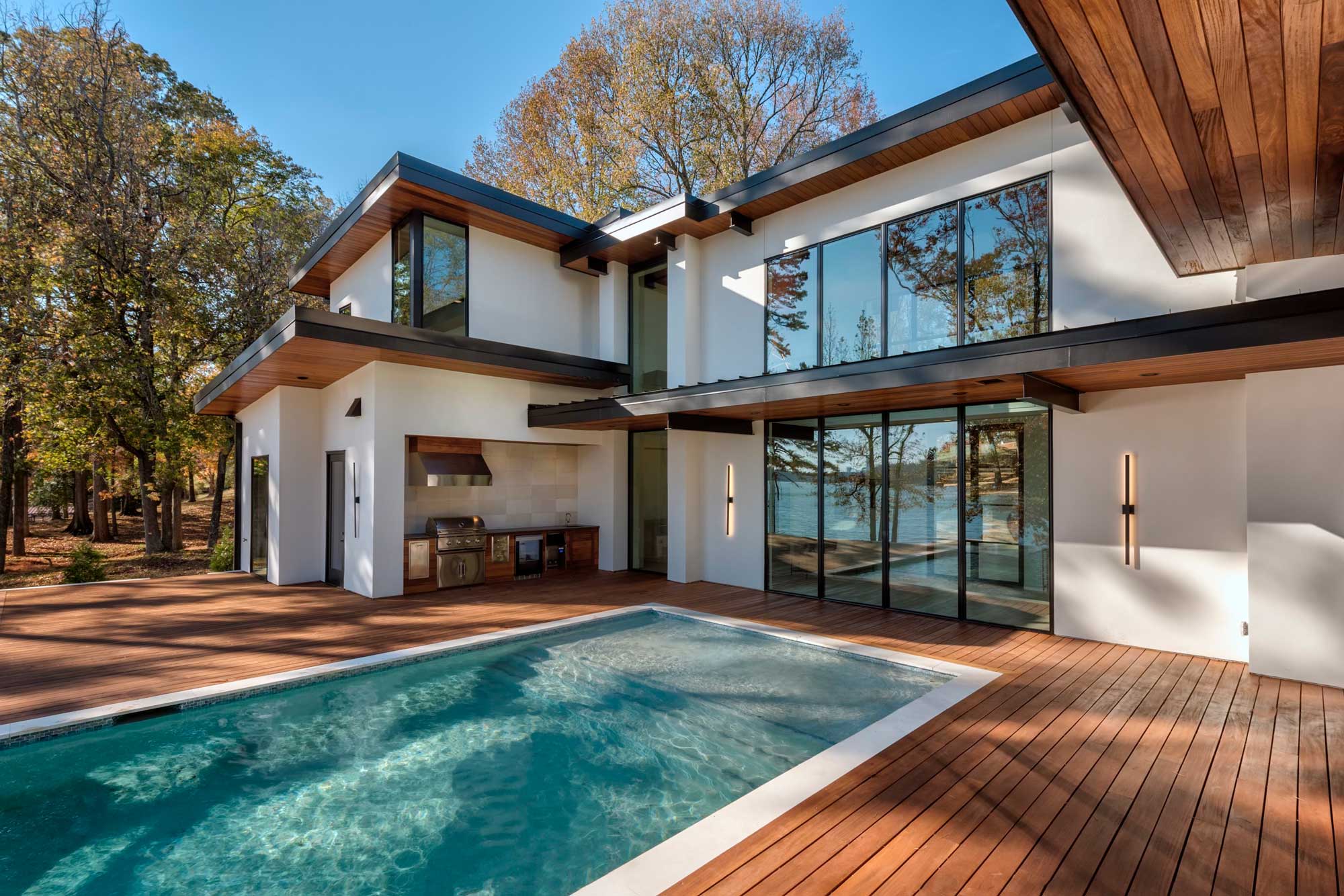 Ipe vs Cumaru Decking: Cost, Durability, Installation & Best Choice